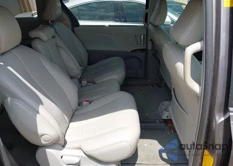 2013 Toyota Sienna Xle V6 8 Passenger из США, поврежденный, VIN 5TDYK3DC4DS372947